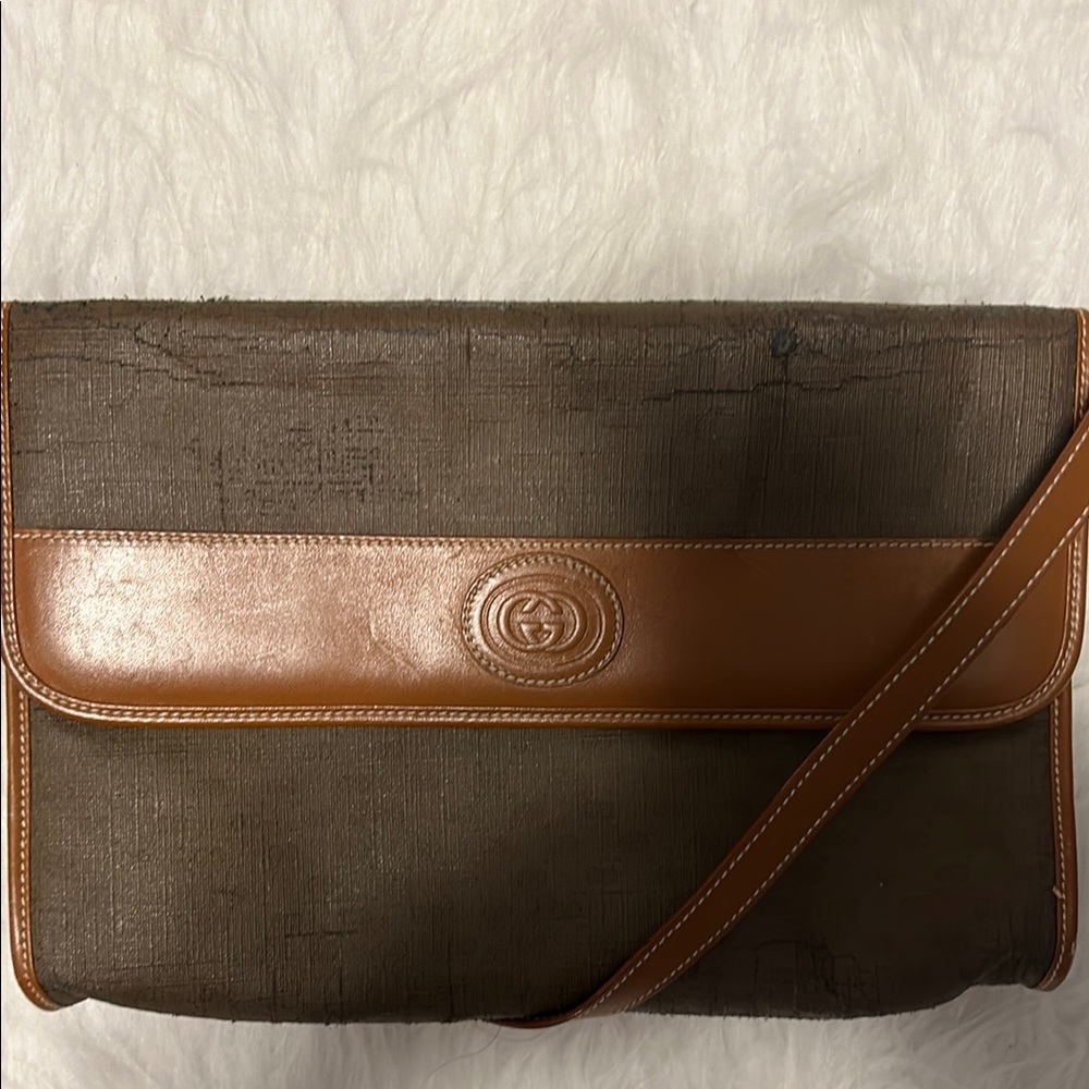 Gucci Brown Leather Shoulder Bag with Classic Design